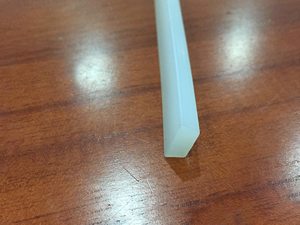 东莞实心硅胶密封条生...