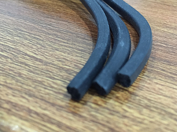 东莞发泡硅胶条生产