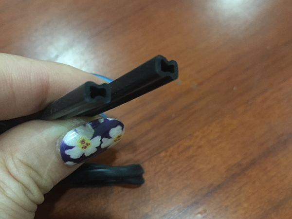 东莞耐高温硅胶密封条...