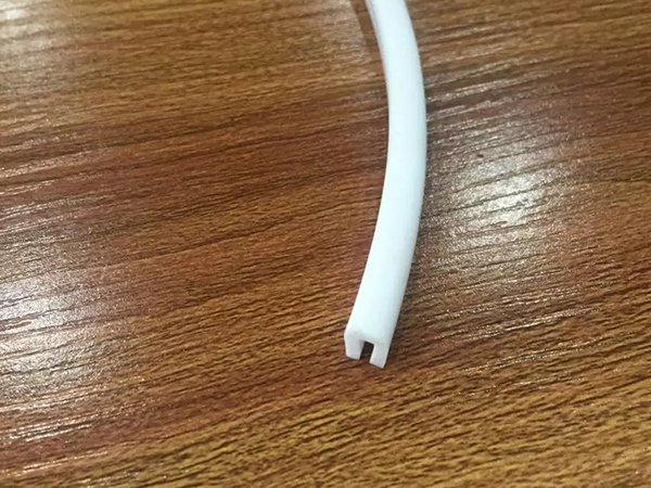 阻燃硅胶密封条供应